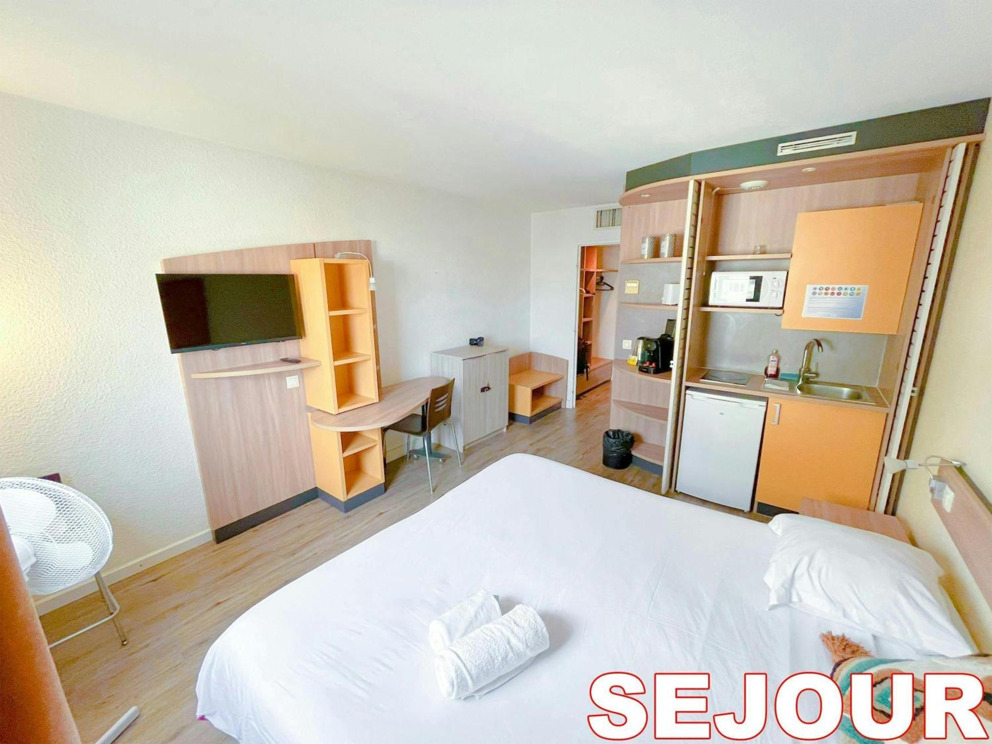 Paris Retreat 5 Minutes From Hoche Metroparking Lägenhet Pantin Exteriör bild